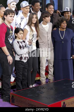 HOLLYWOOD, CALIFORNIA, giovedì 26 gennaio 2012. Justin Bieber, Prince Michael, Blanket e Paris Jackson alla Michael Jackson Hand and Footprint C. Foto Stock