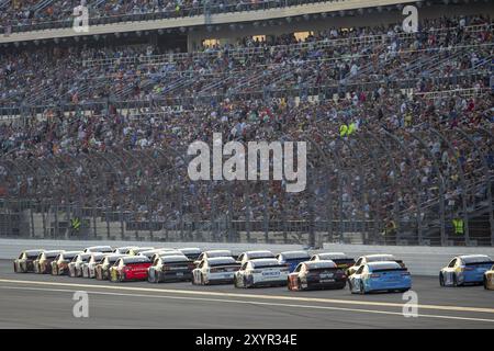 17 febbraio 2019, Daytona Beach, Florida, USA: William Byron (24) si batte per la posizione alla Daytona 500 al Daytona International Speedway di Dayton Foto Stock