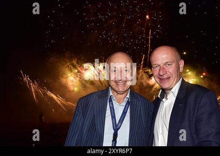 Pyronale a Berlino EINE MILLION MINUTEN Mario Hempel, Mister Pyronale, Kai Wegner Buergermeister Berlin Pyronale a Berlino am Maifeld a Berlino, AM 30.08.2024 *** Pyronale a Berlino EINE MILLION MINUTEN Mario Hempel, Mister Pyronale, Kai Wegner buergermeister Berlin Pyronale a Berlin am Maifeld a Berlino, on 30 08 2024 Photopress Mueller Foto Stock