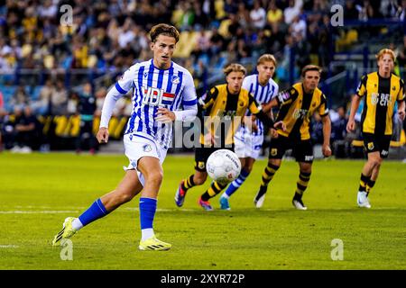 Arnhem, Paesi Bassi. 30 agosto 2024. ARNHEM, PAESI BASSI - AGOSTO 30: Boris van Schuppen dell'FC Eindhoven tira per segnare il primo gol della sua squadra durante la partita olandese Keuken Kampioen Divisie tra Vitesse e FC Eindhoven al GelreDome il 30 agosto 2024 ad Arnhem, Paesi Bassi. (Foto di Rene Nijhuis/Orange Pictures) credito: dpa/Alamy Live News Foto Stock