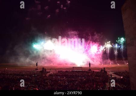 Pyronale a Berlino EINE MILLION MINUTEN Pyronale Feuerwerk am Maifeld Pyronale a Berlino am Maifeld a Berlino, AM 30.08.2024 *** Pyronale a Berlino UN MILIONE DI MINUTI Pyronale fuochi d'artificio a Maifeld Pyronale a Berlino a Maifeld a Berlino, il 30 08 2024 Photopress Mueller Foto Stock