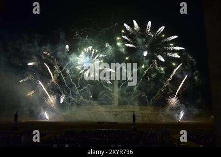 Pyronale a Berlino EINE MILLION MINUTEN Pyronale Feuerwerk am Maifeld Pyronale a Berlino am Maifeld a Berlino, AM 30.08.2024 *** Pyronale a Berlino UN MILIONE DI MINUTI Pyronale fuochi d'artificio a Maifeld Pyronale a Berlino a Maifeld a Berlino, il 30 08 2024 Photopress Mueller Foto Stock