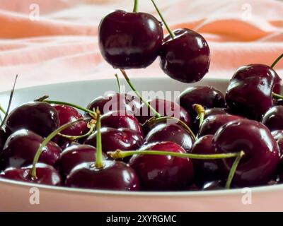 Marktoberdorf, Germania. 21 giugno 2024. Ciliegie salutari a Marktoberdorf, Baviera, Germania, 21 giugno 2024. Fotografo: ddp Images/STAR-Images credito: ddp media GmbH/Alamy Live News Foto Stock