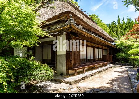 Museo del Folklore Heike Yashiki, tradizionale magazzino con tetto in paglia costruito nel periodo Edo, Valle Iya, area panoramica nella prefettura di Tokushima, Giappone Foto Stock