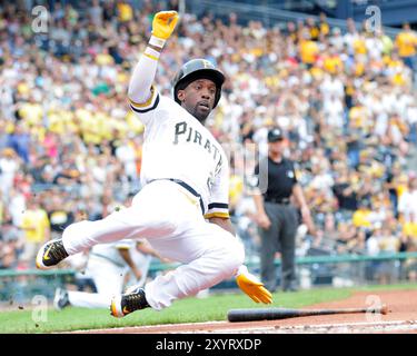 Pittsburgh, Stati Uniti. 18 agosto 2013. Il lanciatore dei Pittsburgh Pirates Luis L. Ortiz (48) inizia contro i Cincinnati Reds al PNC Park domenica 25 agosto 2024 a Pittsburgh. Foto di Archie Carpenter/UPI credito: UPI/Alamy Live News Foto Stock