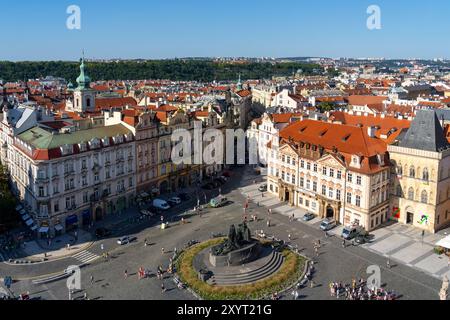 Praga, Repubblica Ceca - 6 agosto 2024: Vista dall'alto della Piazza della città Vecchia a Praga, Repubblica Ceca. Foto Stock