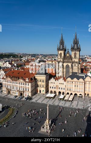 Praga, Repubblica Ceca - 6 agosto 2024: Vista dall'alto della Piazza della città Vecchia a Praga, Repubblica Ceca. Foto Stock