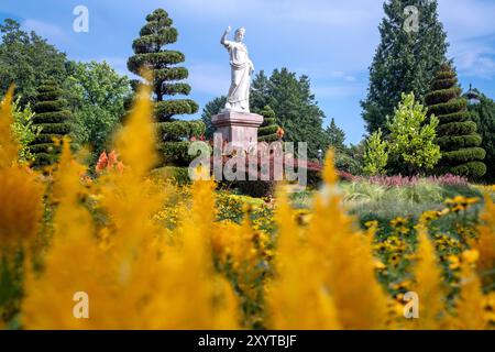 Una statua di Juno al Missouri Botanical Garden di St. Louis, Missouri, USA Foto Stock