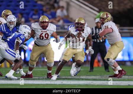 30 agosto 2024: Il running back di Elon Phoenix Rushawn Baker (23) si precipita durante la partita di football NCAA tra gli Elon Phoenix e i Duke Blue Foto Stock