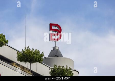 Logo dei grandi magazzini Breuninger. I grandi magazzini sono collocati nel segmento di mercato di lusso, con particolare attenzione al settore tessile. Il 13 dipartimento sto Foto Stock