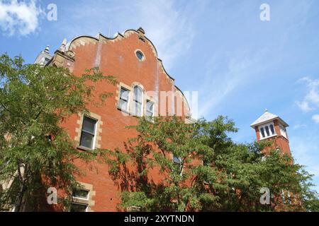 Vecchia stazione dei vigili del fuoco n. 1 nella vecchia Montreal. Questo edificio è stato costruito nel 1903 e ha servito come caserma dei vigili del fuoco fino al 1972. L'edificio è ora un museo, le Cen Foto Stock