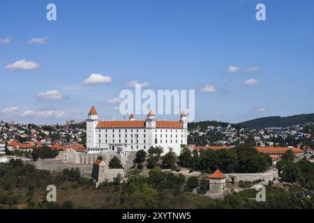 Slovacchia, città capitale con castello di Bratislava, Europa Foto Stock