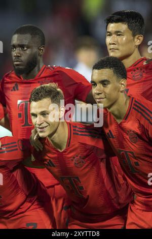 Nella foto della squadra di fronte alla partita, in alto da sinistra a destra Dayot UPAMECANO FC Bayern Monaco e min-Jae KIM FC Bayern Monaco, davanti a sinistra Joshua K. Foto Stock