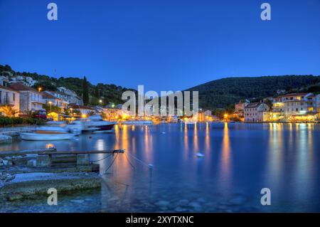 Porto di pesca Stomorska sull'isola di Solta in Croazia Foto Stock