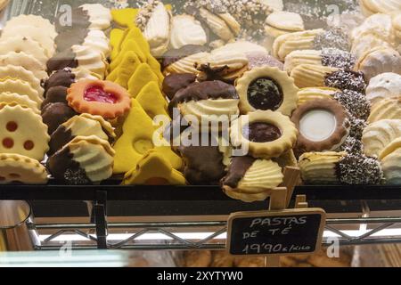 Pasta de te, tè cookies, sul visualizzatore in corrispondenza di un mercato alimentare in Spagna Foto Stock