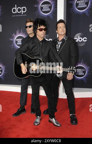 Mike Dirnt, Billie Joe Armstrong e tre Cool of Green Day agli American Music Awards del 2019 tenuti al Microsoft Theater di Los Angeles, USA a nove Foto Stock