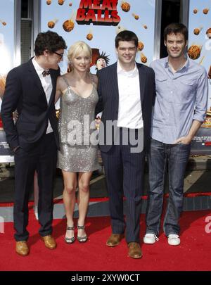 Phil Lord, Anna Faris, Chris Miller e Bill Hader alla prima di Los Angeles di 'Cloudy with A Chance of Meatballs' tenuta al Mann Village Theatre Foto Stock