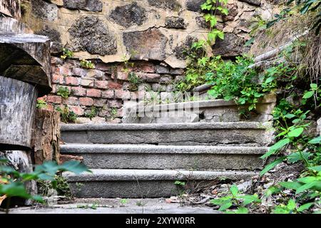 Scala fatiscente nel centro storico di Karlovy Vary nella Repubblica Ceca Foto Stock