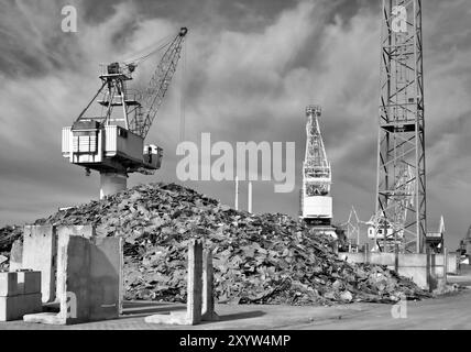 Deposito di rottami nel porto di Magdeburgo Foto Stock