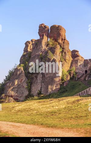 Primo piano sulle scogliere di Belogradchik e sul kaleto, gioiello naturale, Bulgaria, Europa Foto Stock