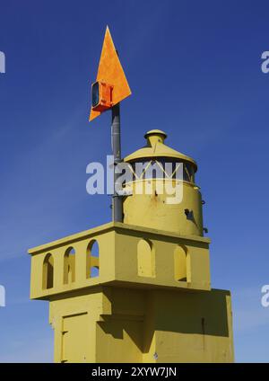 Un faro sulla costa di Akranes, nell'Islanda occidentale Foto Stock