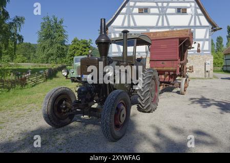 Trattori nostalgici nel museo all'aperto di Hohenlohe, trattori d'epoca, Lanz Bulldog, agricoltura, Wackershofen, Schwaebisch Hall, Hohenlohe, Heilbronn- Foto Stock