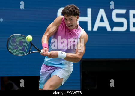 New York, Etats Unis. 30 agosto 2024. Ben Shelton degli Stati Uniti durante il torneo di tennis del grande Slam degli US Open 2024 il 30 agosto 2024 presso l'USTA Billie Jean King National Tennis Center di Queens, New York, Stati Uniti - foto Jean Catuffe/DPPI Credit: DPPI Media/Alamy Live News Foto Stock