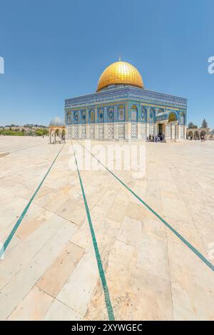 La Cupola di roccia sul Monte del Tempio, Gerusalemme, Israele. È un santuario islamico situato nella città vecchia di Gerusalemme. Foto Stock