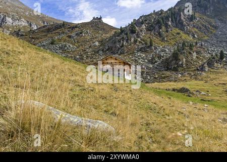 Rifugio solitario in alto Adige, Italia, Europa Foto Stock