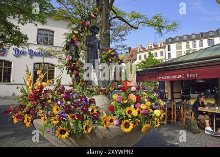 Europa, Germania, Baviera, capitale dello Stato Monaco, città, Viktualienmarkt, Monumento e fontana, statua in bronzo di Karl Valentin, comico, cantante folk, auth Foto Stock