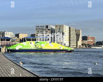 Amsterdam, Paesi Bassi. 20 luglio 2023. La navetta tra la stazione centrale di Amsterdam e la zona nord Foto Stock