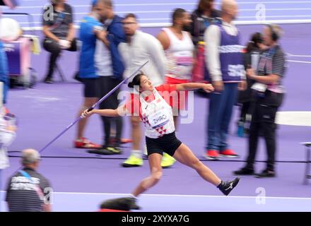 Parigi, Francia. 31 agosto 2024. Zhao Yuping della Cina gareggia durante la finale di para atletica leggera del giavellotto femminile ai Giochi Paralimpici di Parigi 2024, Francia, 31 agosto 2024. Zhao Yuping ha conquistato il titolo dell'evento e ha stabilito un nuovo record mondiale di lancio del giavellotto femminile F12 di 47,06 metri. Crediti: CAI Yang/Xinhua/Alamy Live News Foto Stock