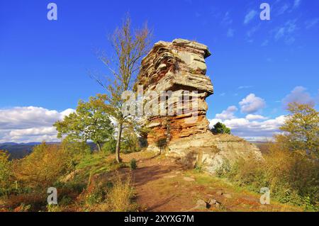 Castello di Anebos in autunno nella foresta del Palatinato, castello di Anebos nella foresta del Palatinato in autunno, Germania, Europa Foto Stock