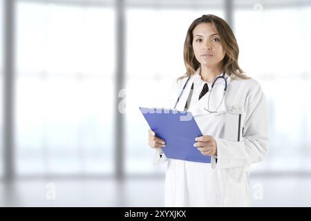 Medico Donna al lavoro in un ospedale Foto Stock