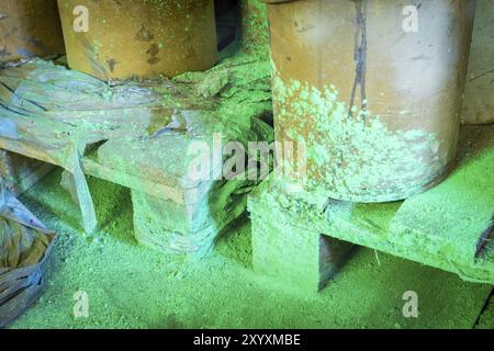 La fabbrica di colore blu di Schindler si trova direttamente sul fiume Zwickauer Mulde e appartiene al distretto Zschorlau di Albernau, nell'ora sassone Mo Foto Stock
