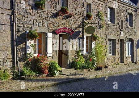 Il villaggio medievale di Locronan in Bretagna, Francia, il villaggio medievale di Locronan, Bretagna in Francia, Europa Foto Stock