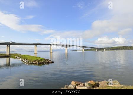 Torsoebruecke in Svezia. Torsoe è l'isola più grande del lago Vaenern. Torsoe è il nome dell'isola più grande del lago svedese Vaenern Foto Stock
