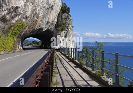 Trieste Galleria Naturaleauf der Kuestenstrasse, Galleria naturale sulla strada costiera vicino a Trieste Foto Stock