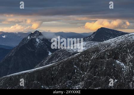 Vista sulle montagne Kaskasapakte e Lillietoppen, Kebnekaisefjaell, Norrbotten, Lapponia, Svezia, agosto 2013, Europa Foto Stock