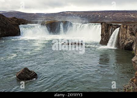 Vista spettacolare della cascata di Godafoss vicino ad Akureyri, Islanda, Europa Foto Stock