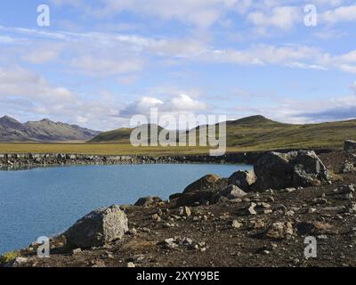 Il cratere d'esplosione Graenavatn pieno d'acqua in Islanda Foto Stock