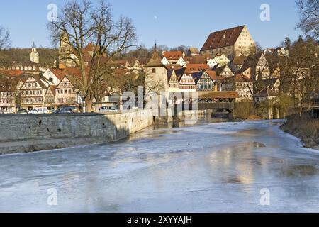 Vista sulla città di Schwaebisch Hall, Germania, in inverno, Europa Foto Stock