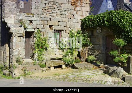 Il villaggio medievale di Locronan in Bretagna, Francia, il villaggio medievale di Locronan, Bretagna in Francia, Europa Foto Stock