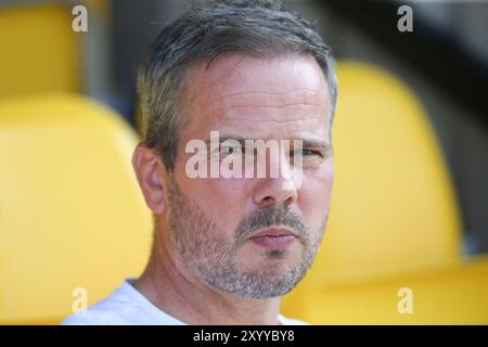 Sunderland, Regno Unito. 31 agosto 2024. Il manager dei Barrow Stephen Clemence durante la partita del Campionato Sky Bet tra Sunderland e Burnley allo Stadio della luce di Sunderland, sabato 31 agosto 2024. (Foto: Michael driver | mi News) crediti: MI News & Sport /Alamy Live News Foto Stock