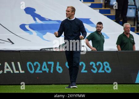 Coventry, Regno Unito. 31 agosto 2024. Il manager del Norwich City Johannes Hoff Thorup festeggia la partita del Coventry City FC contro il Norwich City FC per il titolo EFL alla Coventry Building Society Arena, Coventry, Inghilterra, Regno Unito il 31 agosto 2024 Credit: Every Second Media/Alamy Live News Foto Stock