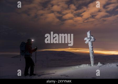 Sciatori sul monte Dundret, Dundret Nature Reserve, Gaellivare, Norrbotten, Lapponia, Svezia, dicembre 2014, Europa Foto Stock