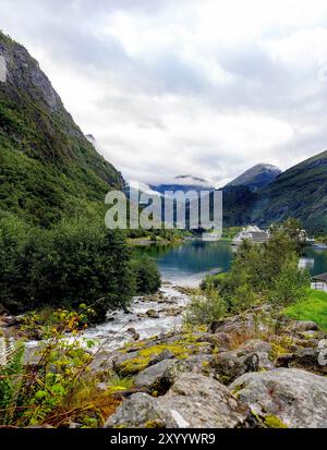 Geiranger, Norwegen. 31 agosto 2024. Geiranger, Norvegia 3108-2024 Geiranger Fjord credito: Albert Nieboer Paesi Bassi OUT Point de Vue OUT/dpa/Alamy Live News Foto Stock