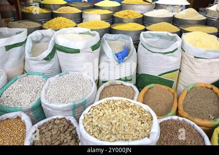 Alimenti di base in un mercato in Marocco Foto Stock