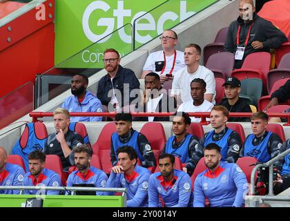 31 agosto 2024; Gtech Community Stadium, Brentford, Londra, Inghilterra; Premier League Football, Brentford contro Southampton; Ivan Toney di Brentford seduto dietro il dugout Foto Stock