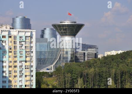 Krasnogorsk, Russia, 22 luglio. 2021. Veduta della Casa del governo della regione di Mosca dal fiume Moskva, Europa Foto Stock